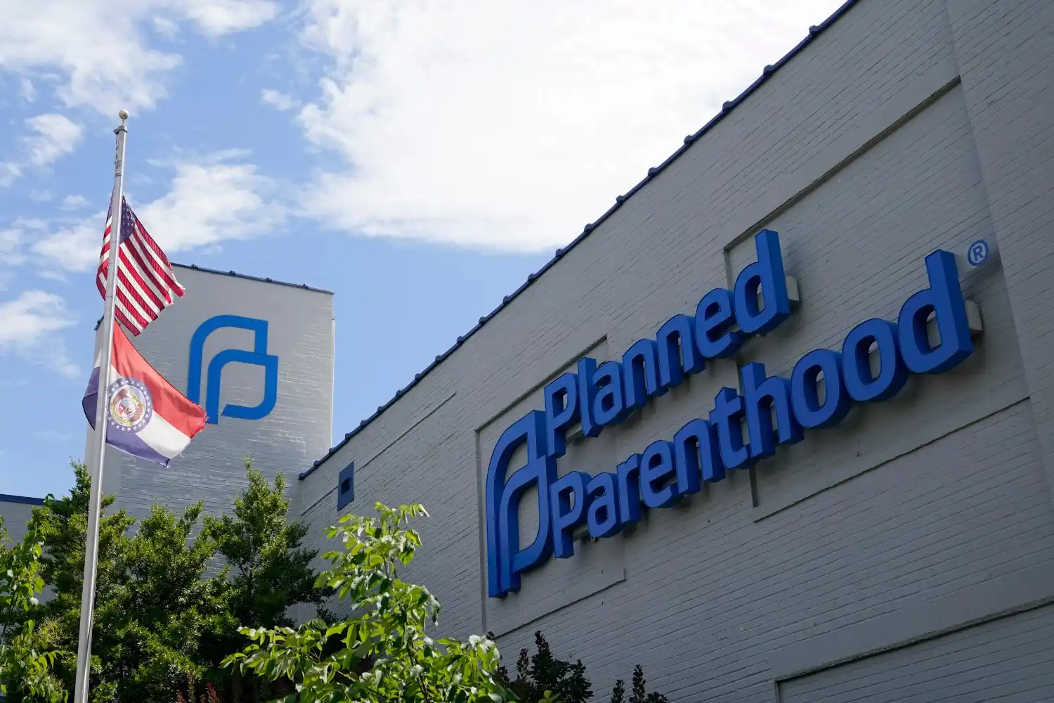 Planned Parenthood clinic with signage reflecting the resumption of Medicaid billing after nearly yearlong defunding