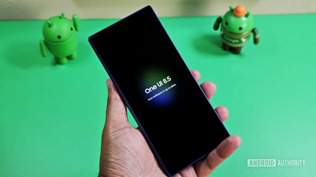 Samsung Galaxy S25 displaying the new One UI 8.5 update based on Android 16