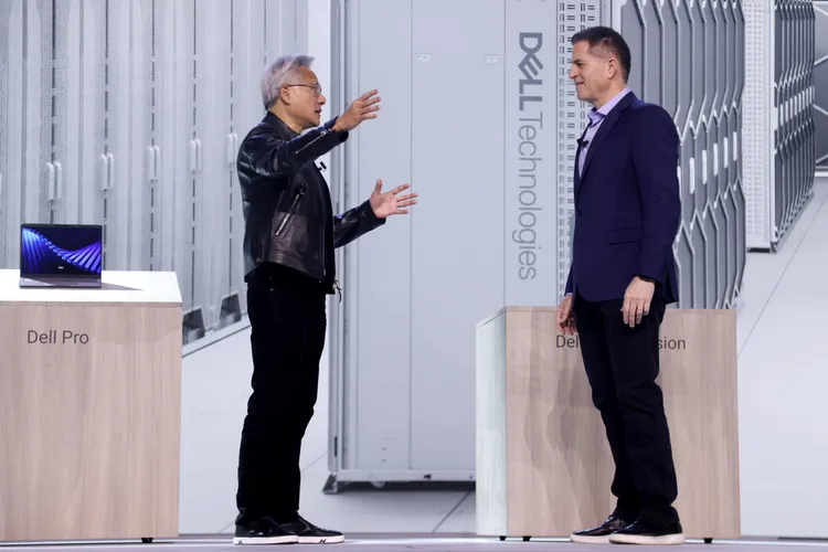US Stocks Hit Records as Dell Soars on Strong AI Earnings for 2026