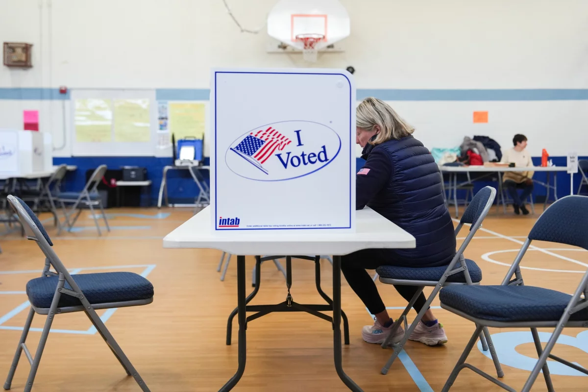 Virginia voters approve a redistricting measure that could help Democrats gain seats and shift control of the US House.